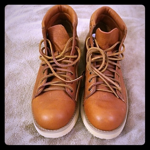 boots - Picture 1 of 2